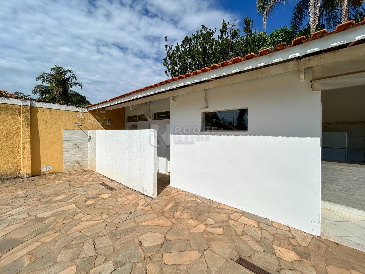 Casa em condomínio para aluguel no bairro Portal das Rosas: Área externa