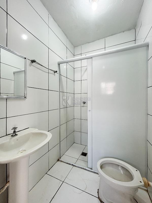 Casa Residencial para aluguel no bairro Jardim Presidente Dutra: WC social 