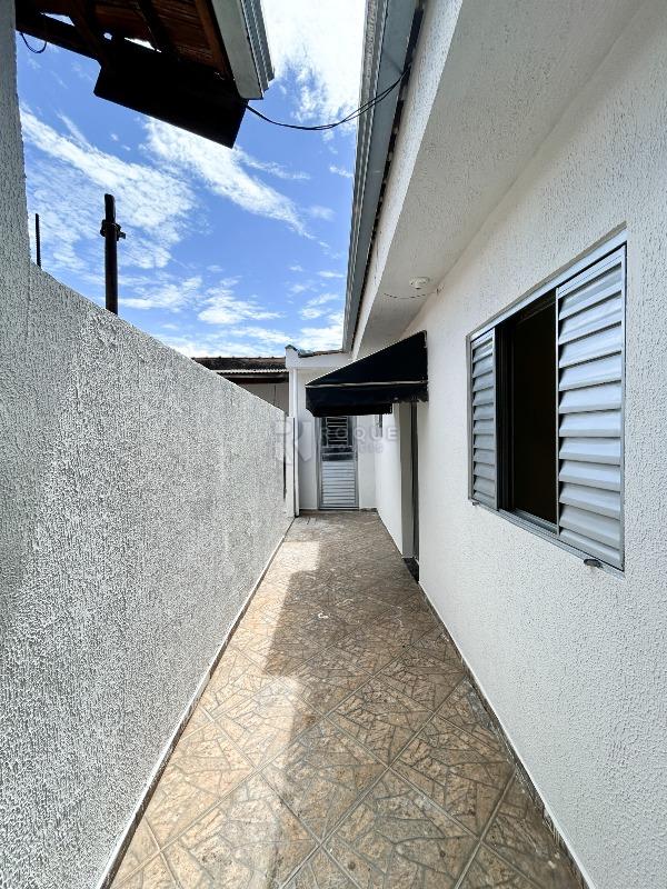 Casa Residencial para aluguel no bairro Jardim Presidente Dutra: Corredor de acesso 