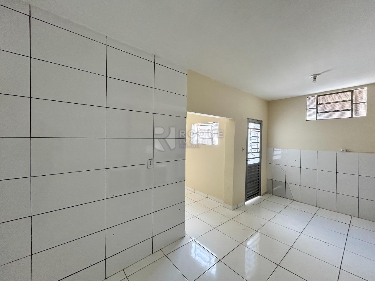 Casa Residencial para aluguel no bairro Jardim Presidente Dutra: Cozinha 