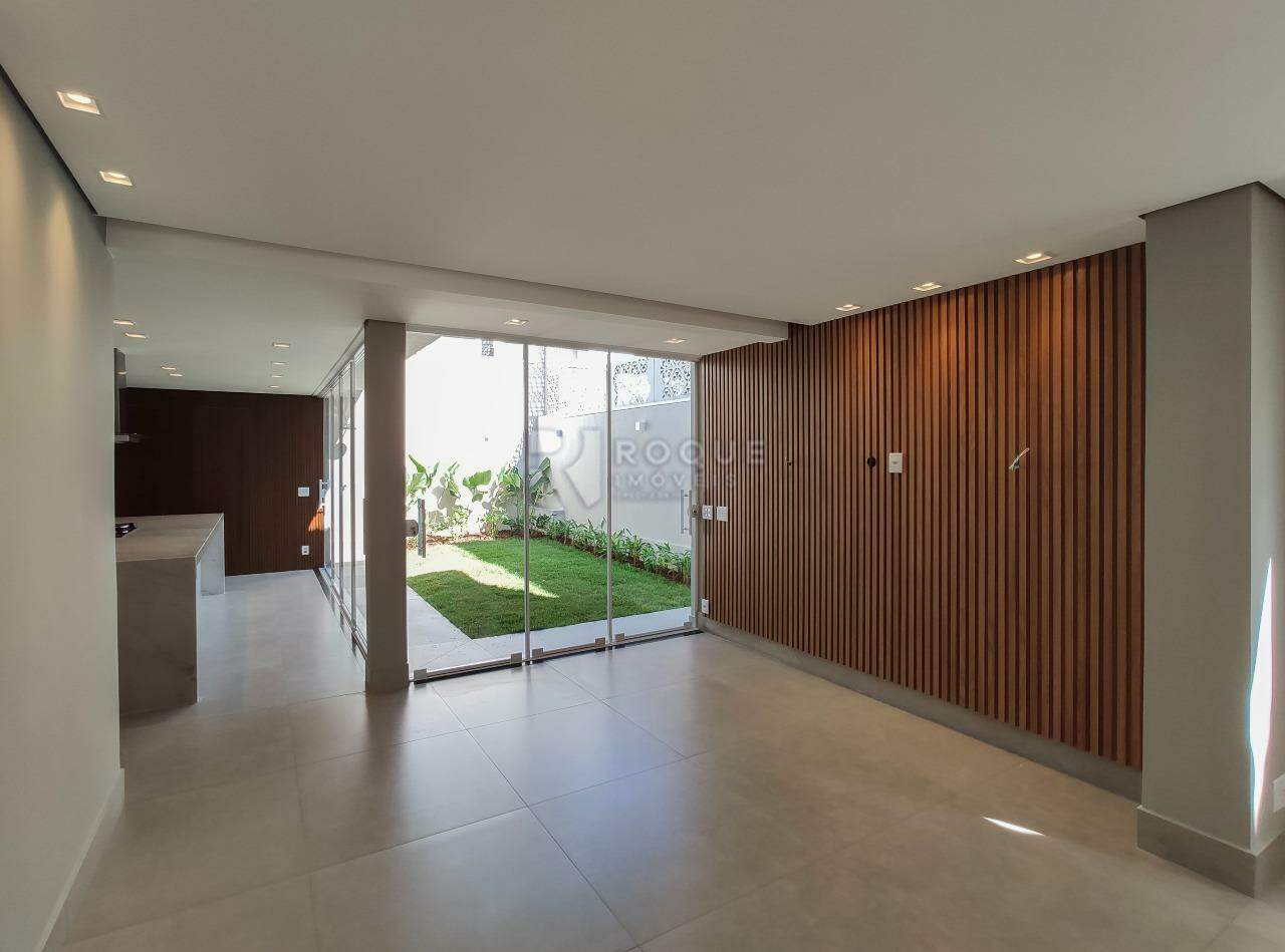 Casa em condomínio para aluguel no bairro Jardim Montezuma: Sala 