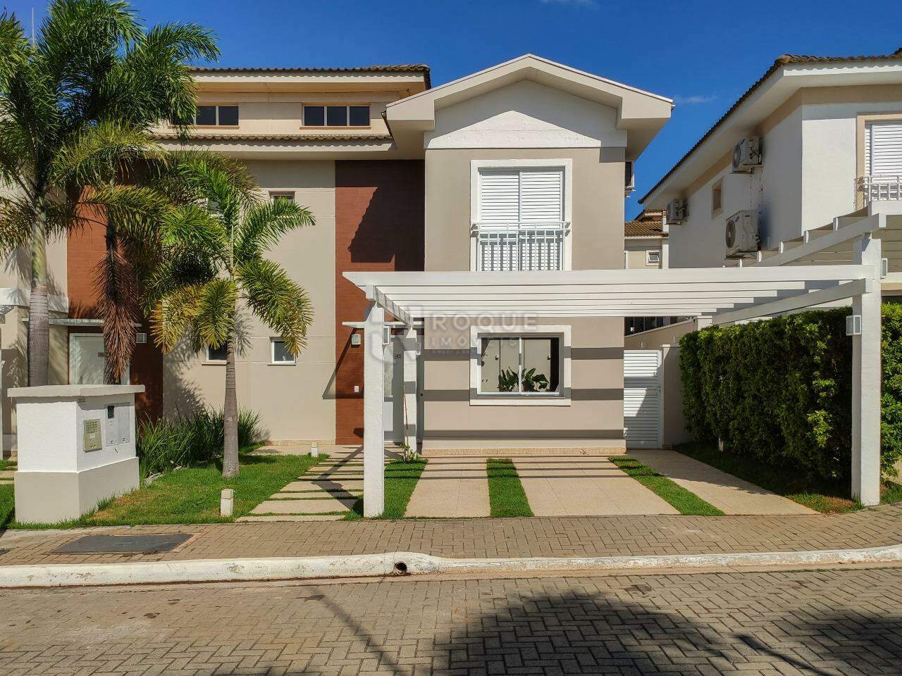 Casa em condomínio para aluguel no bairro Jardim Montezuma: Fachada 