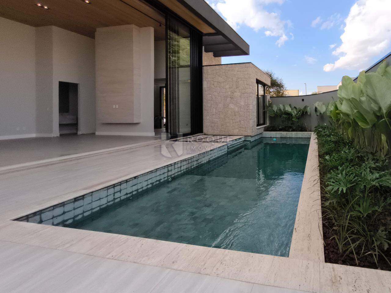 Casa em condomínio à venda no bairro Residencial Greville: PISCINA