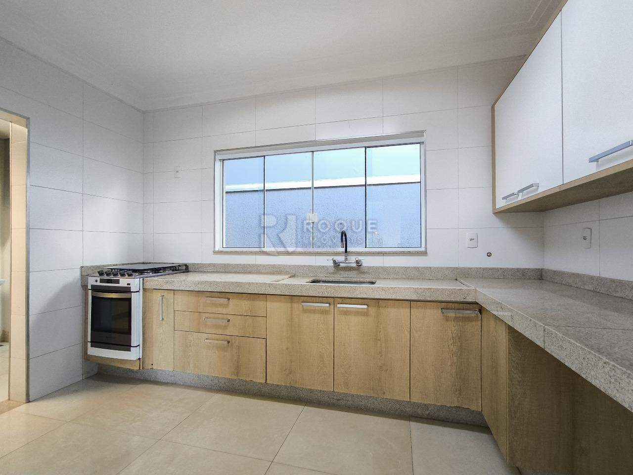 Casa em condomínio à venda no bairro Parque Residencial Roland: COZINHA