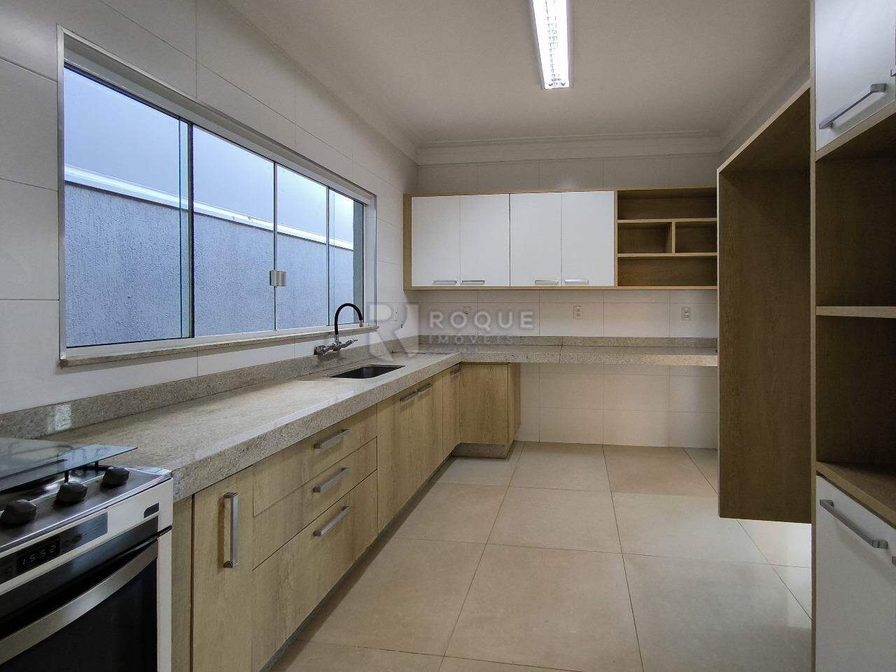 Casa em condomínio à venda no bairro Parque Residencial Roland: COZINHA