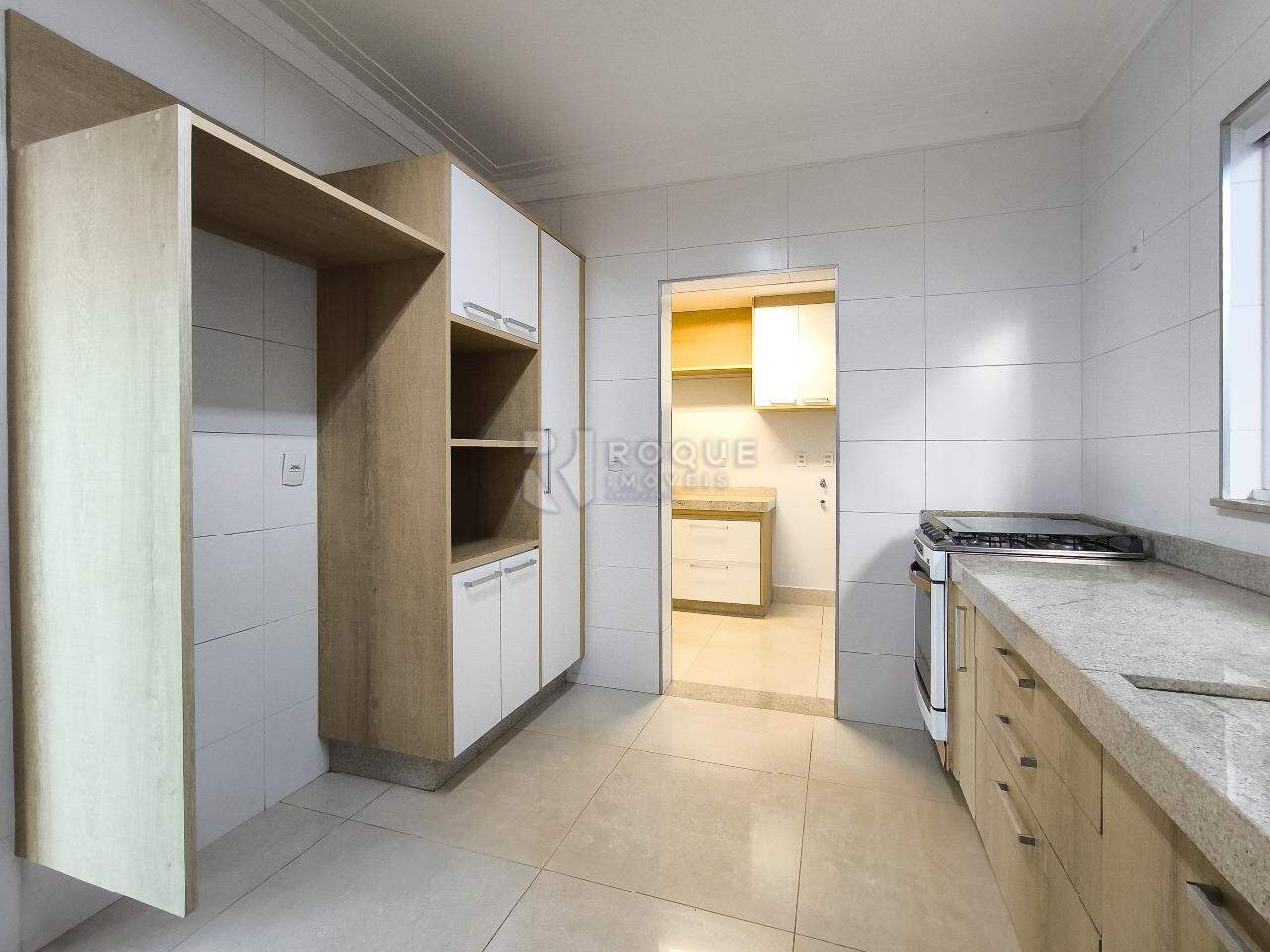 Casa em condomínio à venda no bairro Parque Residencial Roland: COZINHA