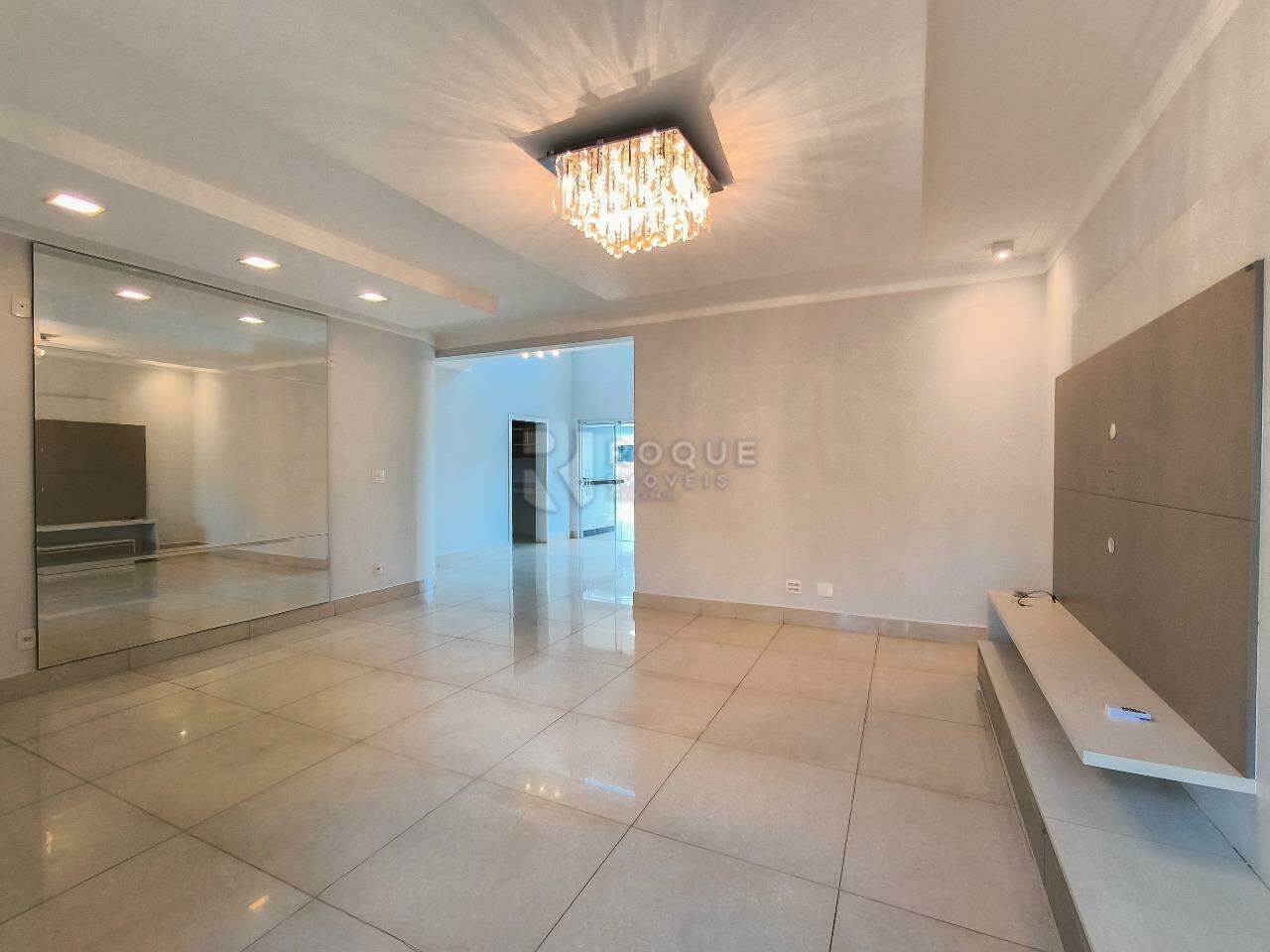 Casa em condomínio à venda no bairro Parque Residencial Roland: SALA DE ESTAR