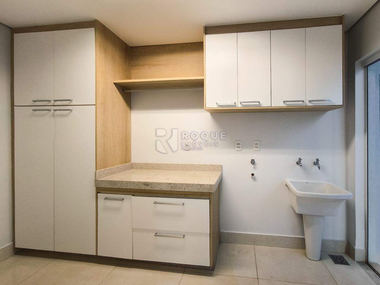 Casa em condomínio à venda no bairro Parque Residencial Roland: LAVANDERIA