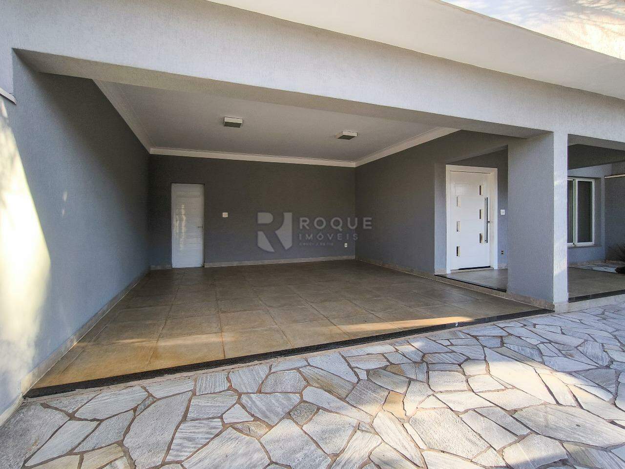 Casa em condomínio à venda no bairro Parque Residencial Roland: GARAGEM