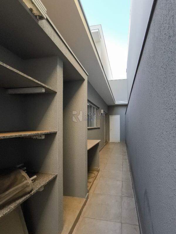 Casa em condomínio à venda no bairro Parque Residencial Roland: LATERAL EXTERNA