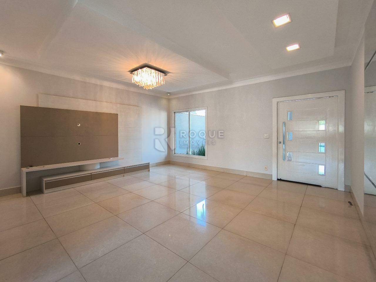 Casa em condomínio à venda no bairro Parque Residencial Roland: SALA DE ESTAR