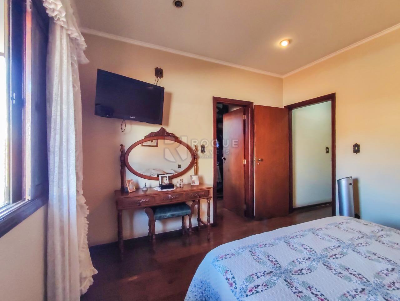 Casa Residencial à venda no bairro Vila Anita: SUÍTE