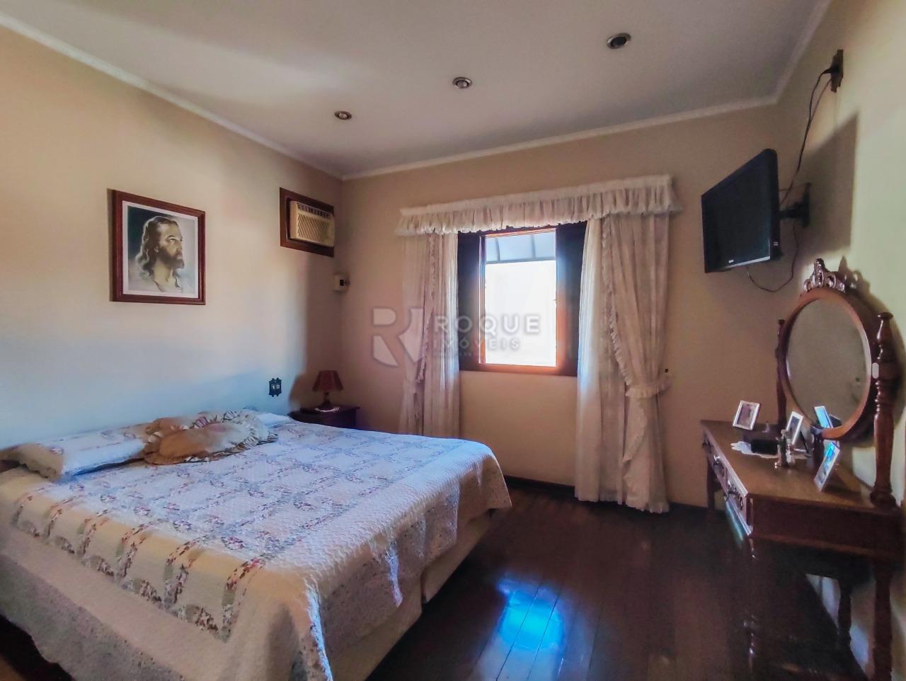 Casa Residencial à venda no bairro Vila Anita: SUÍTE