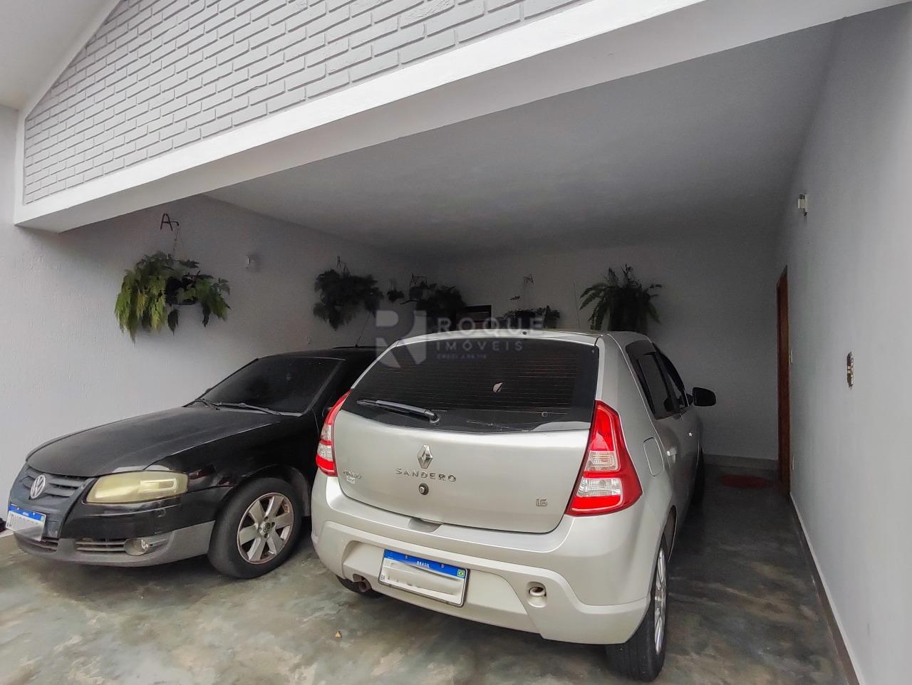 Casa Residencial à venda no bairro Jardim Presidente Dutra: GARAGEM