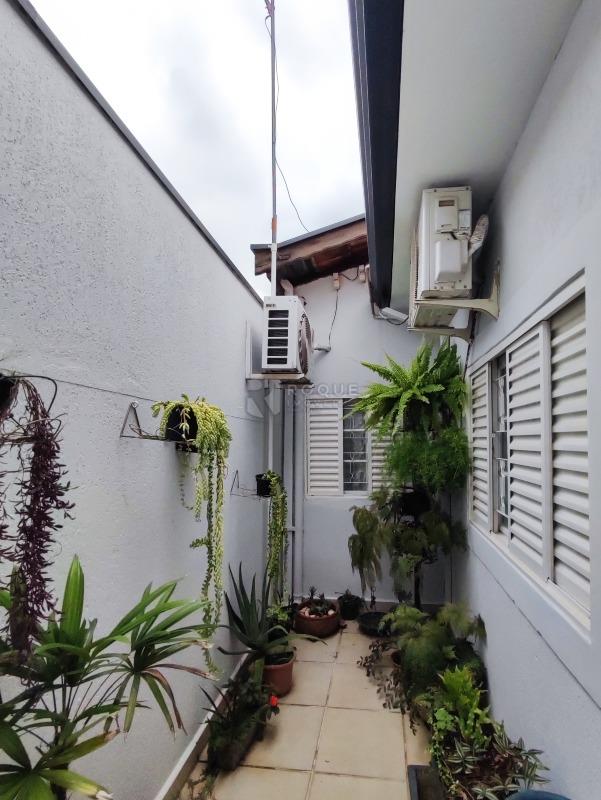 Casa Residencial à venda no bairro Jardim Presidente Dutra: LATERAL EXTERNA