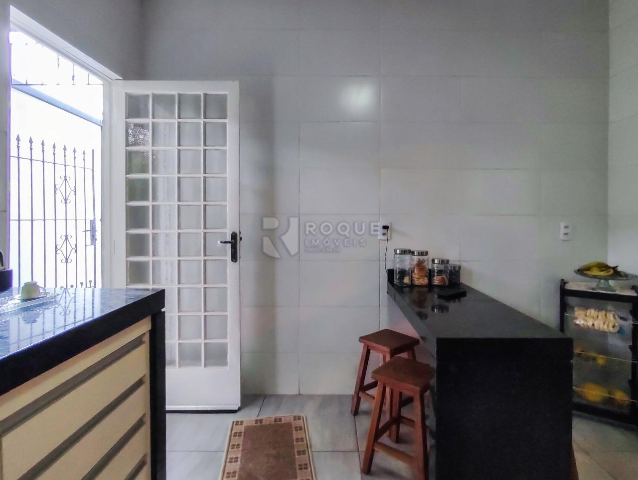 Casa Residencial à venda no bairro Jardim Presidente Dutra: COZINHA