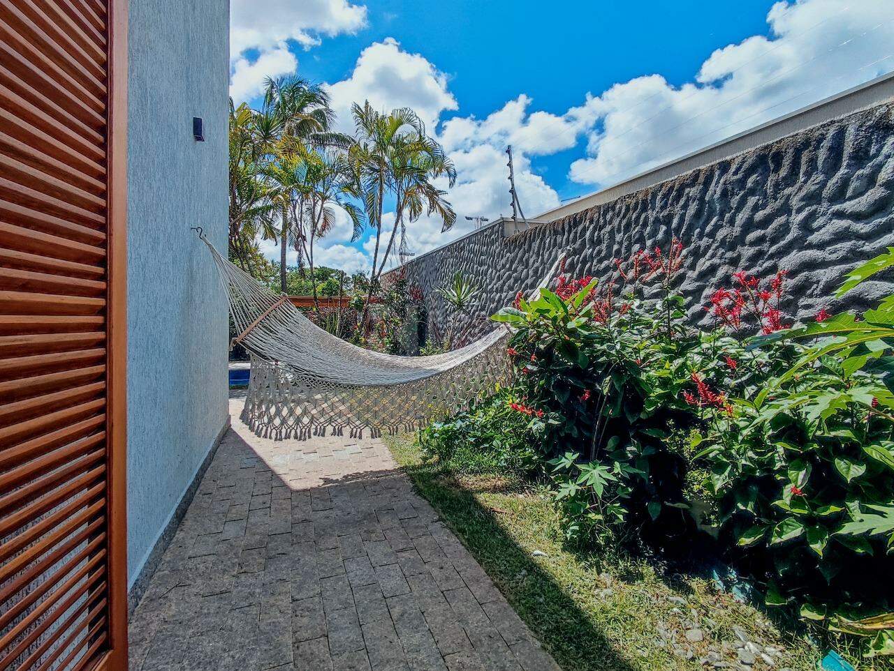 Casa em condomínio à venda no bairro Portal das Rosas: LATERAL EXTERNA