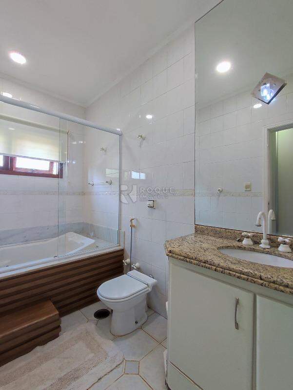Casa em condomínio à venda no bairro Portal das Rosas: WC SUÍTE 1