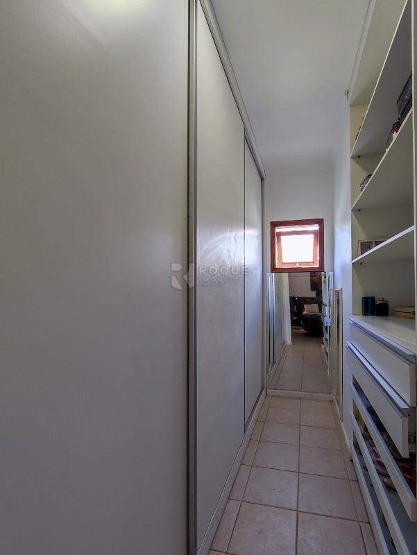Casa em condomínio à venda no bairro Portal das Rosas: CLOSET SUÍTE 1