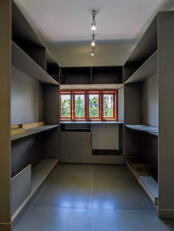 Casa em condomínio à venda no bairro Portal das Rosas: CLOSET SUÍTE 2