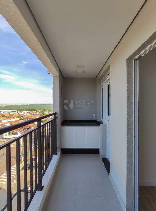 Apartamento para aluguel no bairro Jardim Santa Adélia: Sacada 