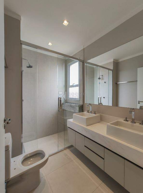 Apartamento para aluguel no bairro Jardim Aquárius: WC Suíte 1