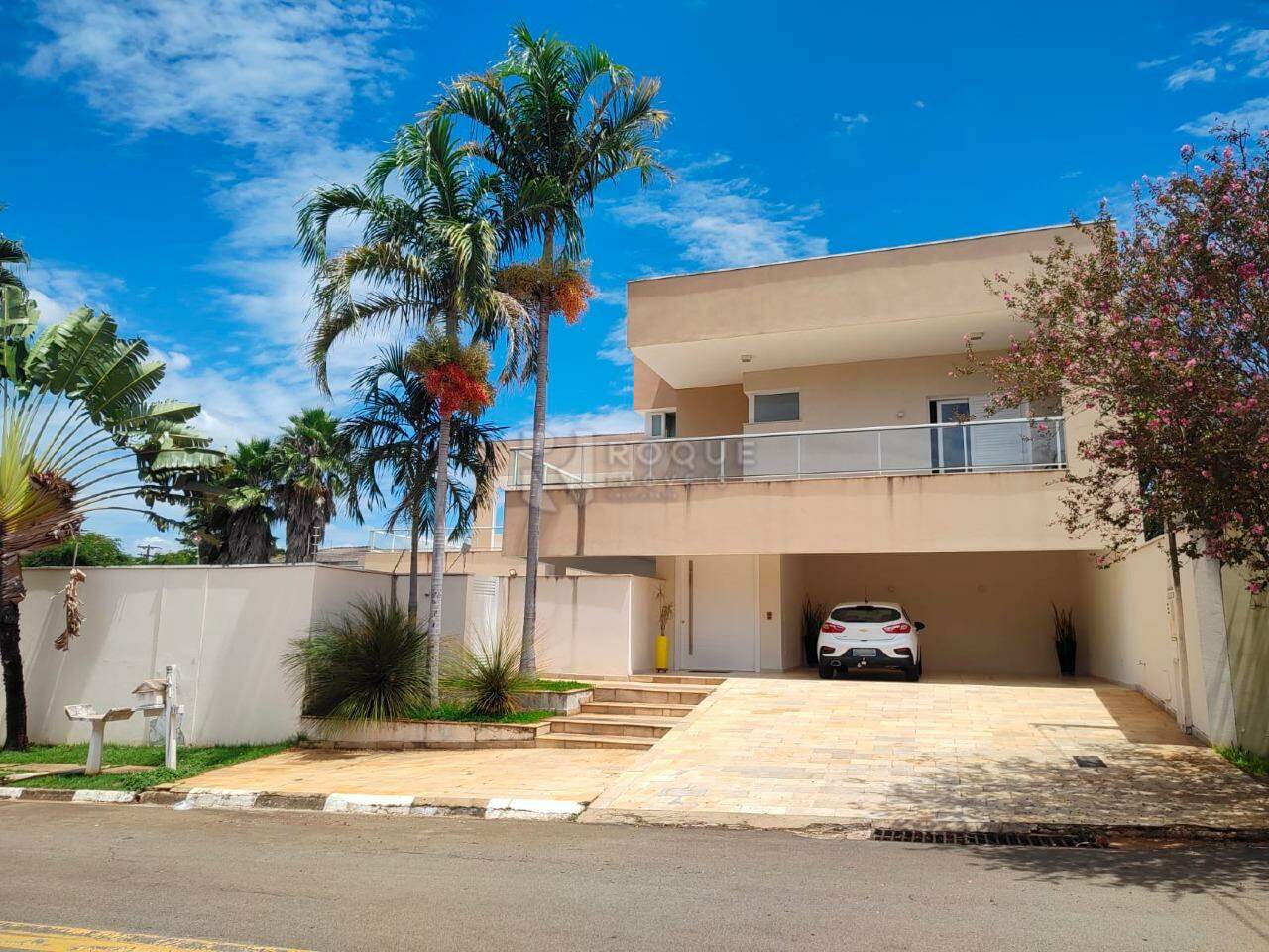 Casa em condomínio para aluguel no bairro Parque Residencial Roland: Fachada