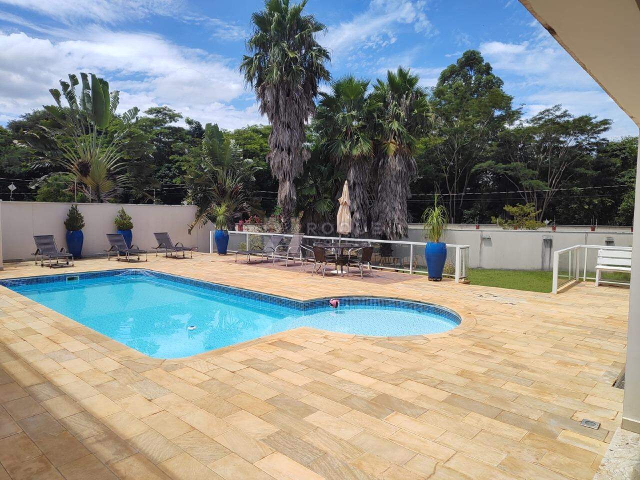 Casa em condomínio para aluguel no bairro Parque Residencial Roland: Piscina