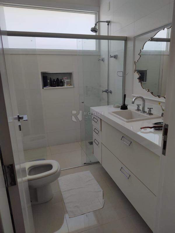 Casa em condomínio para aluguel no bairro Parque Residencial Roland: WC social