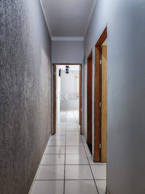 Casa Residencial à venda no bairro Parque Residencial Aeroporto: CORREDOR INTERNO