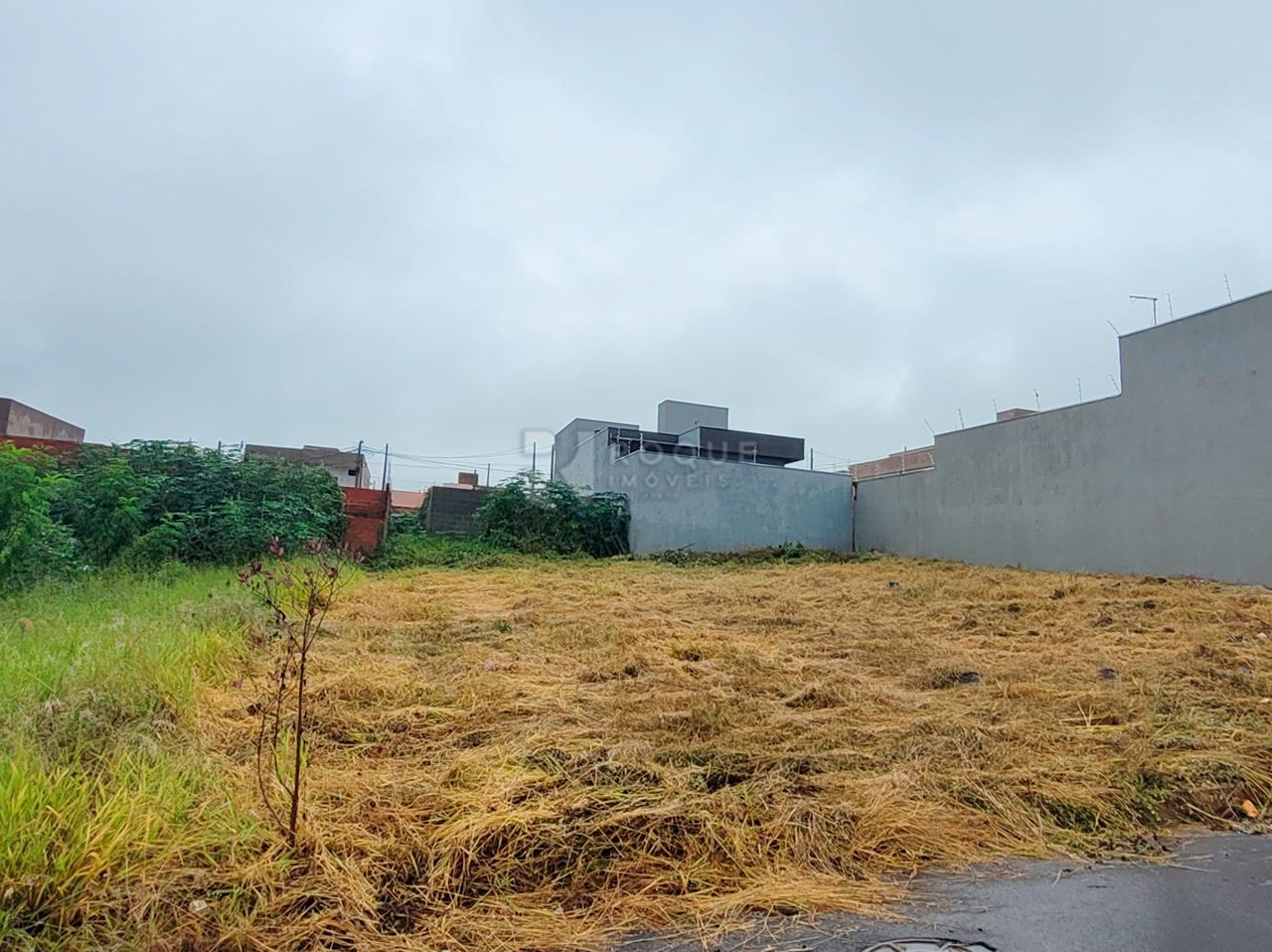 Terreno à venda no bairro Residencial Colinas do Engenho I: 