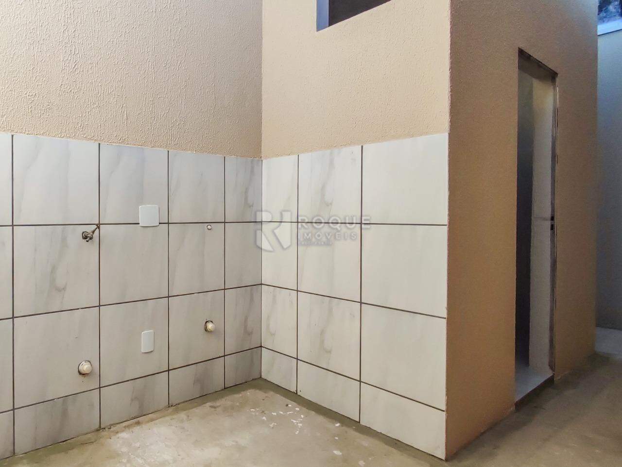 Barracão/Galpão à venda no bairro Parque Residencial Belinha Ometto: ÁREA DE SERVIÇO