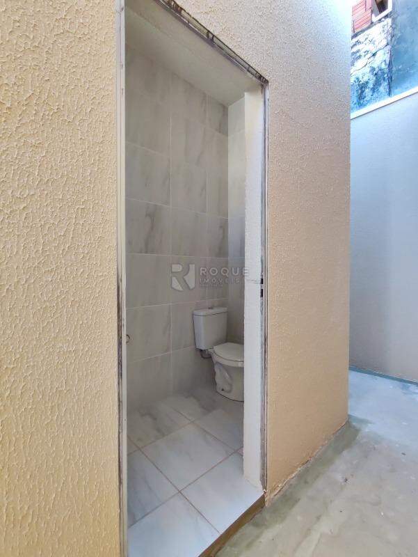 Barracão/Galpão à venda no bairro Parque Residencial Belinha Ometto: BANHEIRO SOCIAL EDÍCULA