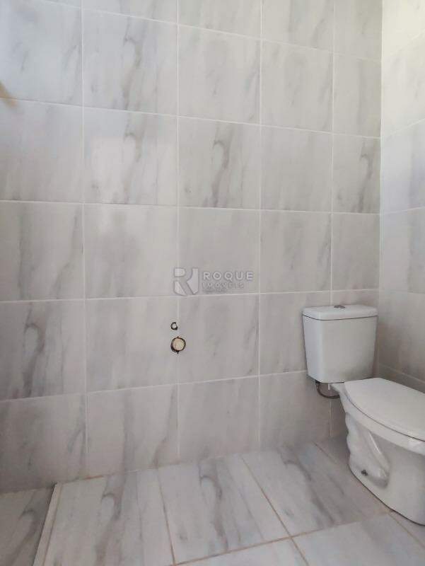 Barracão/Galpão à venda no bairro Parque Residencial Belinha Ometto: BANHEIRO SOCIAL EDÍCULA