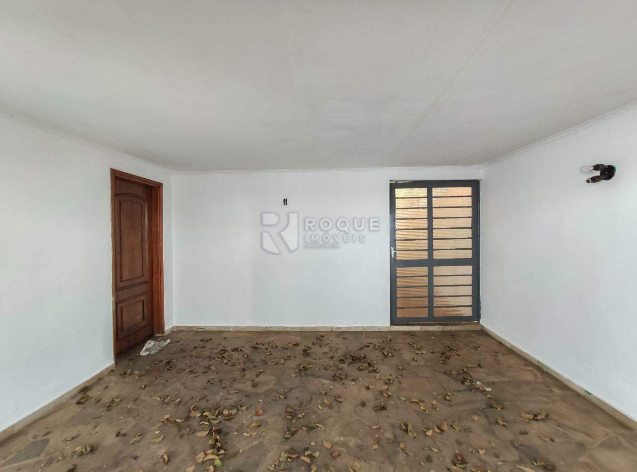 Casa Residencial para aluguel no bairro Jardim Nova Itália: Garagem