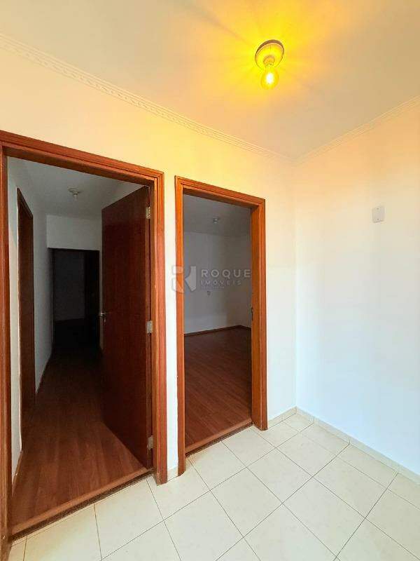 Casa Residencial para aluguel no bairro Jardim Nova Itália: Hall 