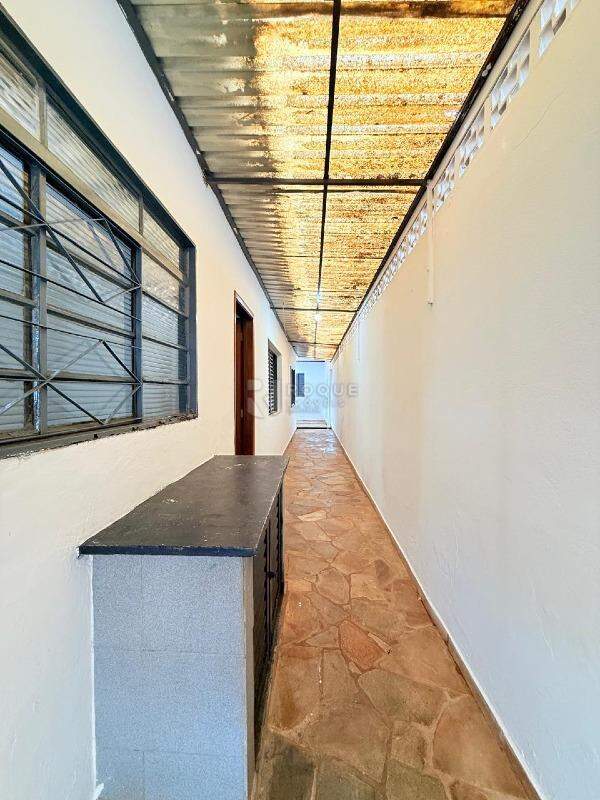Casa Residencial para aluguel no bairro Jardim Nova Itália: Corredor 
