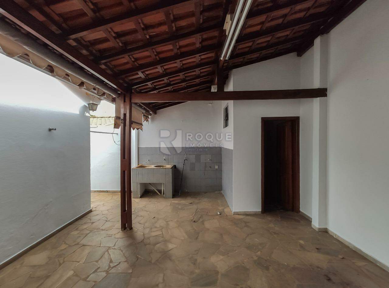 Casa Residencial para aluguel no bairro Jardim Nova Itália: Rancho / Área de serviço