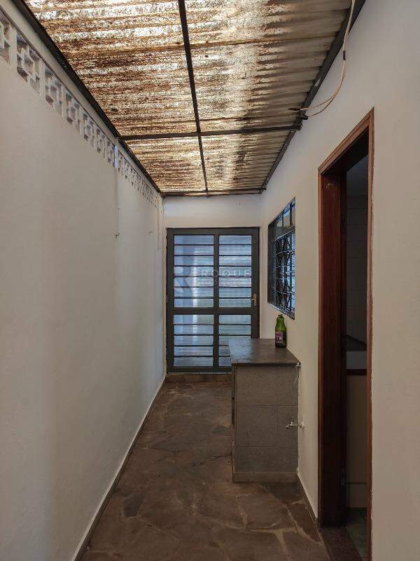 Casa Residencial para aluguel no bairro Jardim Nova Itália: Corredor