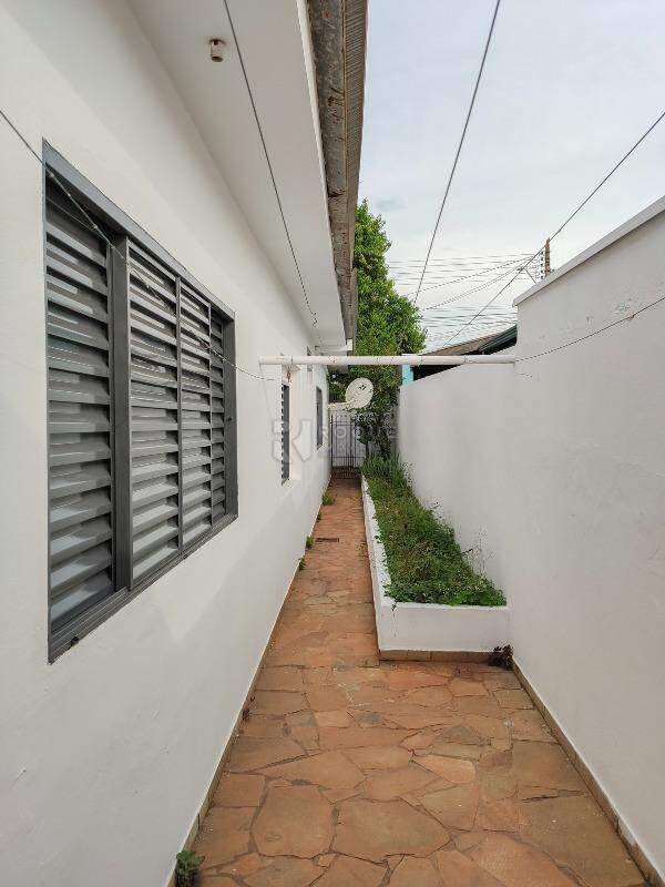 Casa Residencial para aluguel no bairro Jardim Nova Itália: Corredor