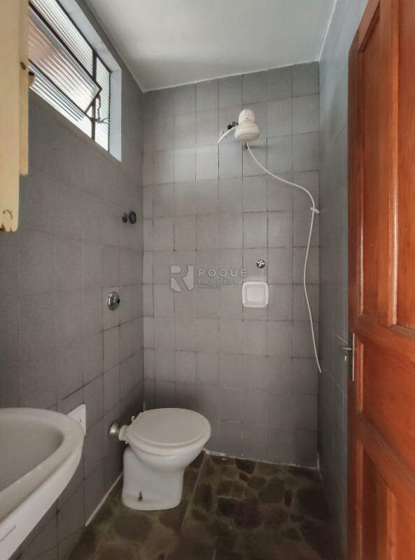 Casa Residencial para aluguel no bairro Jardim Nova Itália: WC fundo
