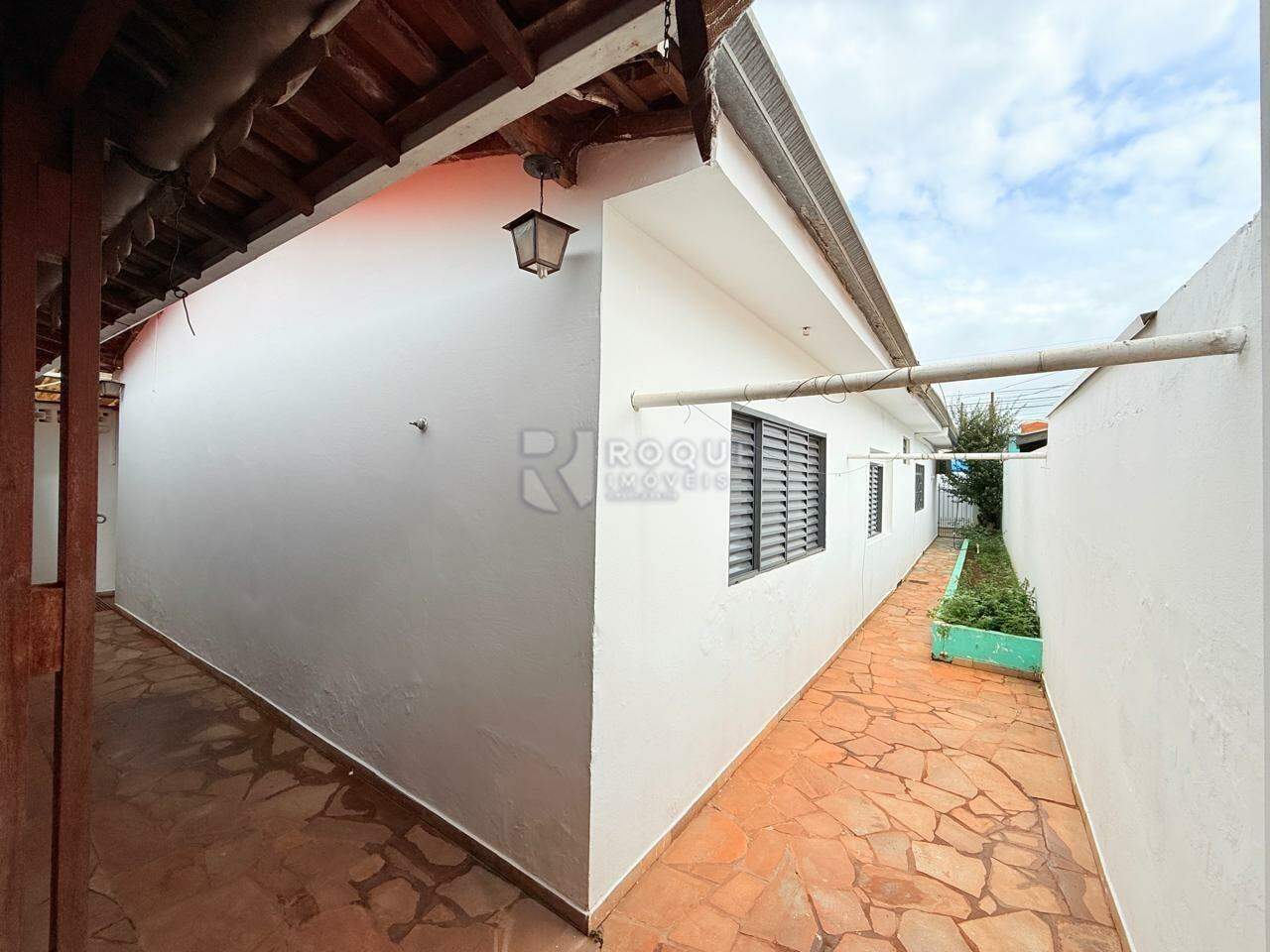 Casa Residencial para aluguel no bairro Jardim Nova Itália: Quintal
