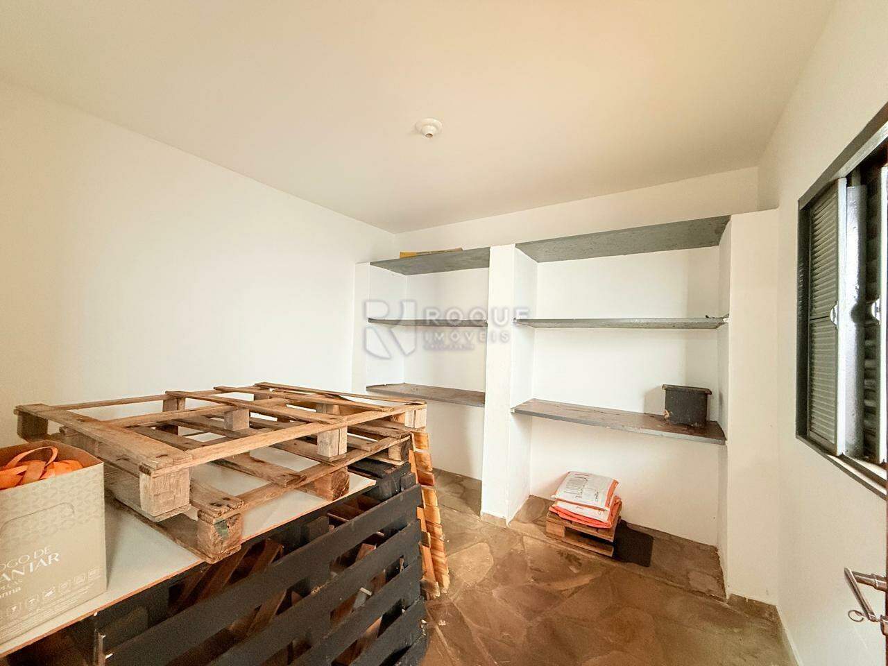 Casa Residencial para aluguel no bairro Jardim Nova Itália: Despensa 
