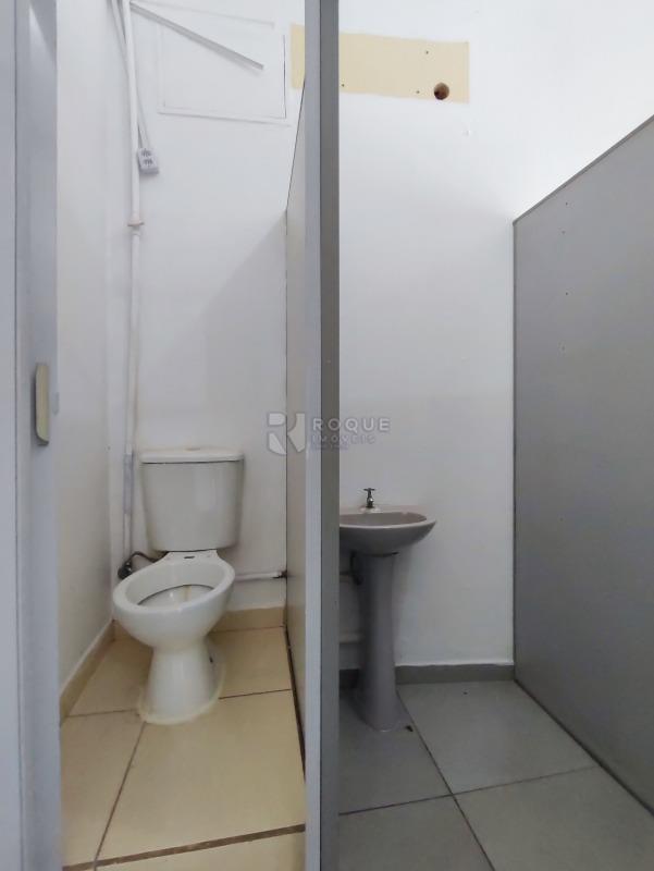 Casa Residencial à venda no bairro Vila Queiroz: BANHEIRO SOCIAL SALÃO