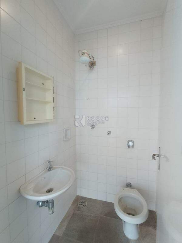 Casa Residencial para aluguel no bairro Vila Paraiso: Wc externo