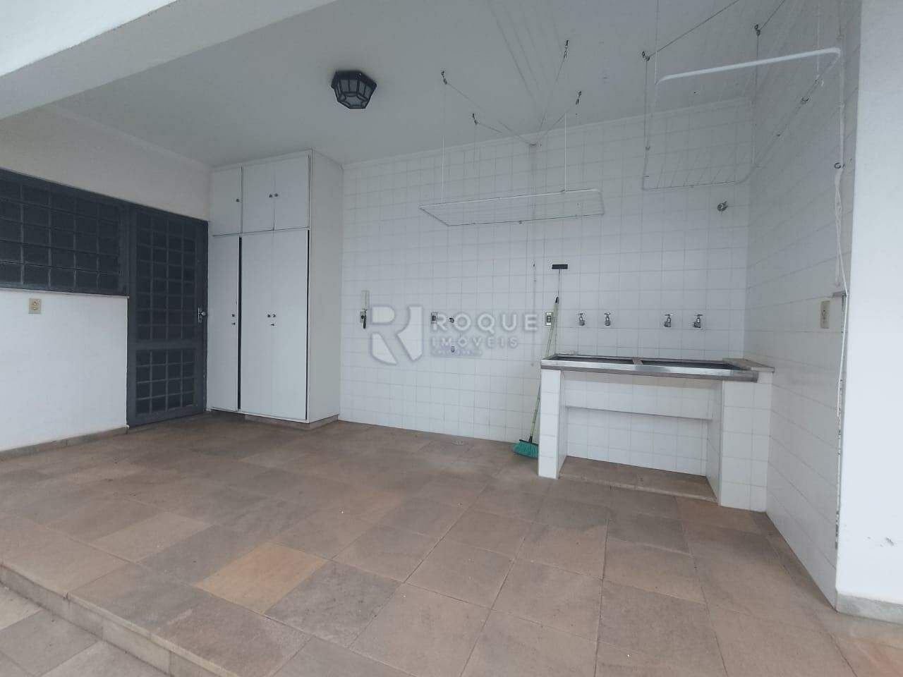 Casa Residencial para aluguel no bairro Vila Paraiso: Área de serviço