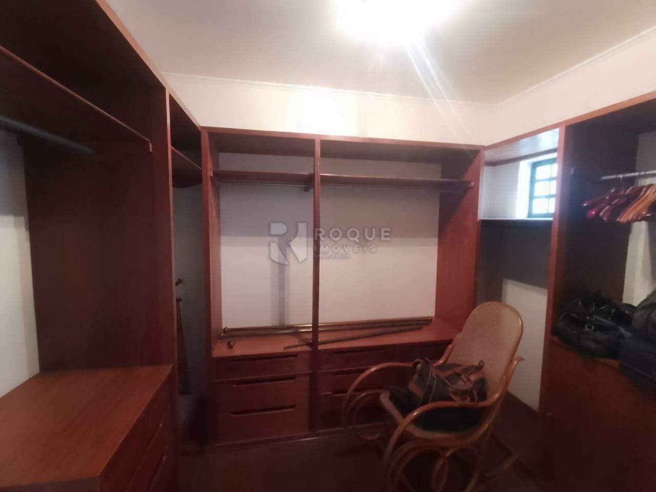Casa Residencial para aluguel no bairro Vila Paraiso: Closet Suíte