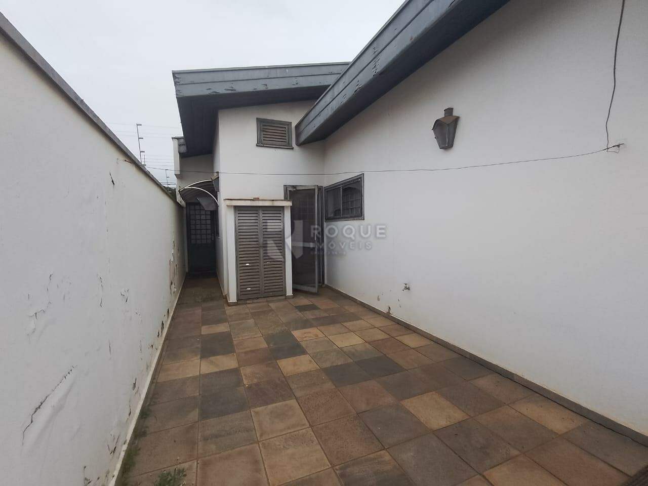 Casa Residencial para aluguel no bairro Vila Paraiso: Quintal lateral