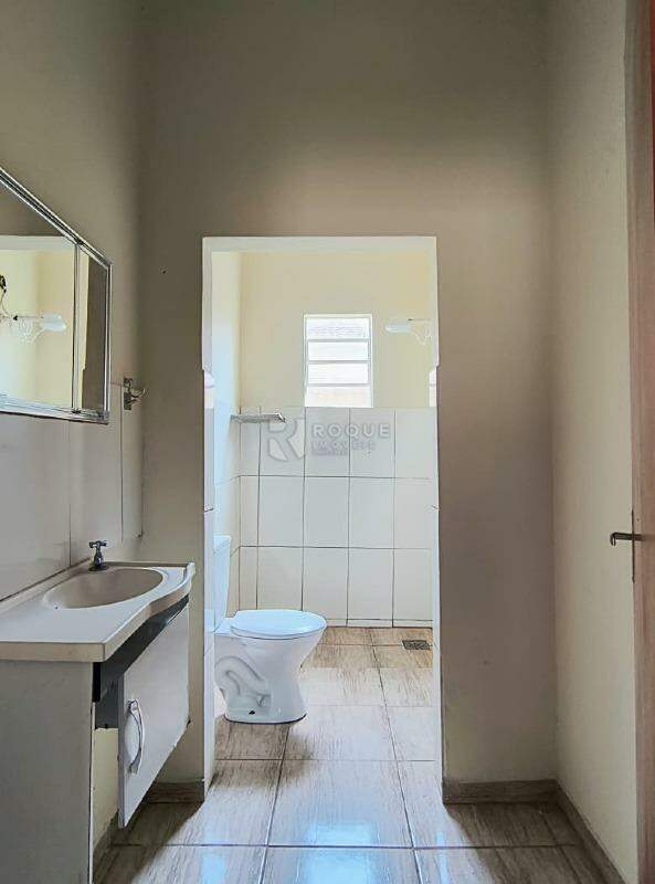 Casa Residencial para aluguel no bairro Vila Cristovam: Wc social 