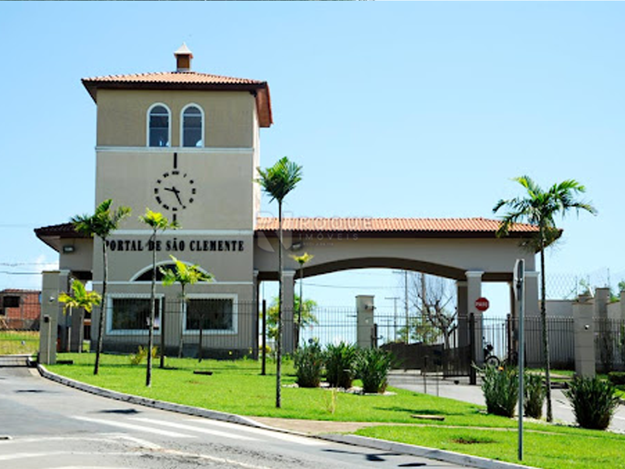 Terreno em condomínio à venda no bairro Portal de São Clemente: 